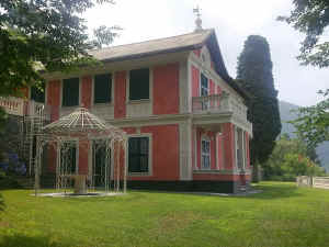 villa Camogli con decorazione esterna alla ligure 